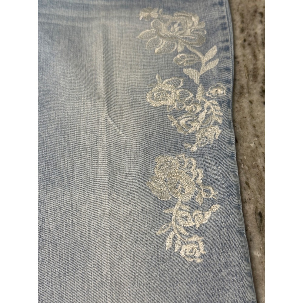 Chico's Platinum Skimmer Jeans Womens 0.5 Embroidered Light Wash Blue Boho Artsy - Picture 13 of 14